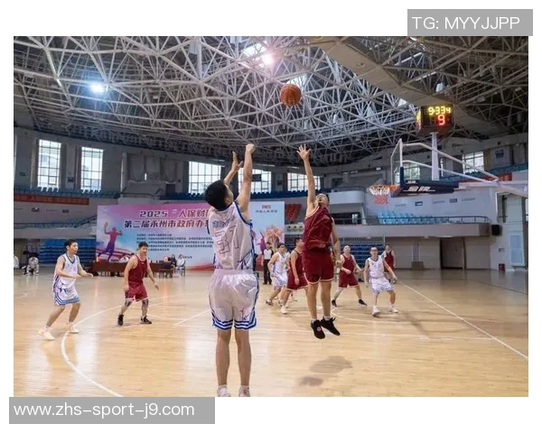 篮球明星在赛场上挥洒汗水与创意的双重魅力之旅